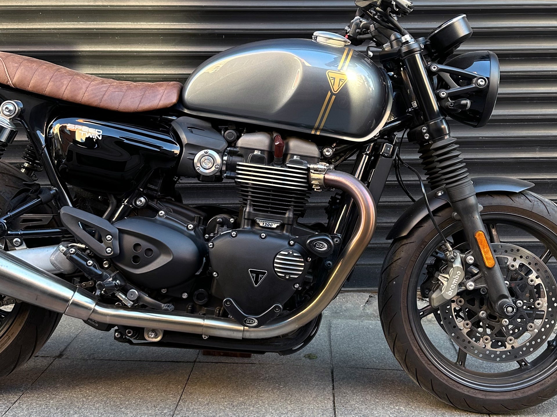 Triumph Engine Badge 2016 ON RIGHT side Stator cover On motorcycle Side view Speed Twin 1200